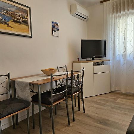 Apartments Andrea Malinska Zewnętrze zdjęcie