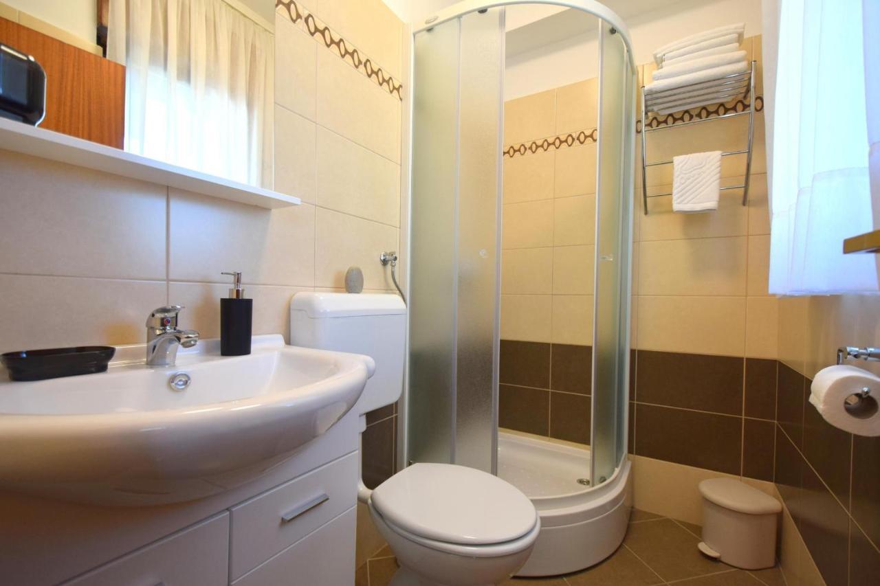 Apartments Andrea Malinska Zewnętrze zdjęcie