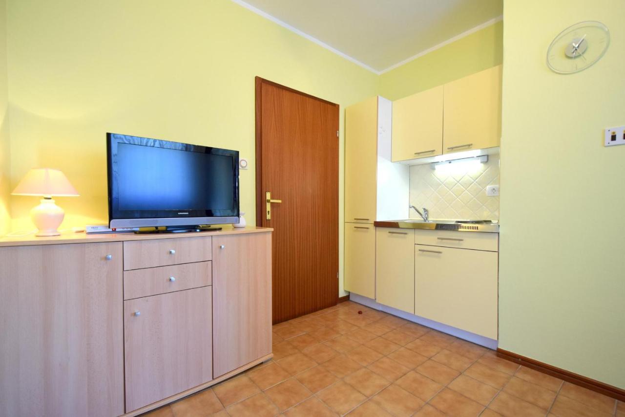 Apartments Andrea Malinska Zewnętrze zdjęcie